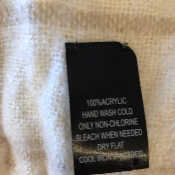 Fraas Winter Scarf - Picture 3 of 4